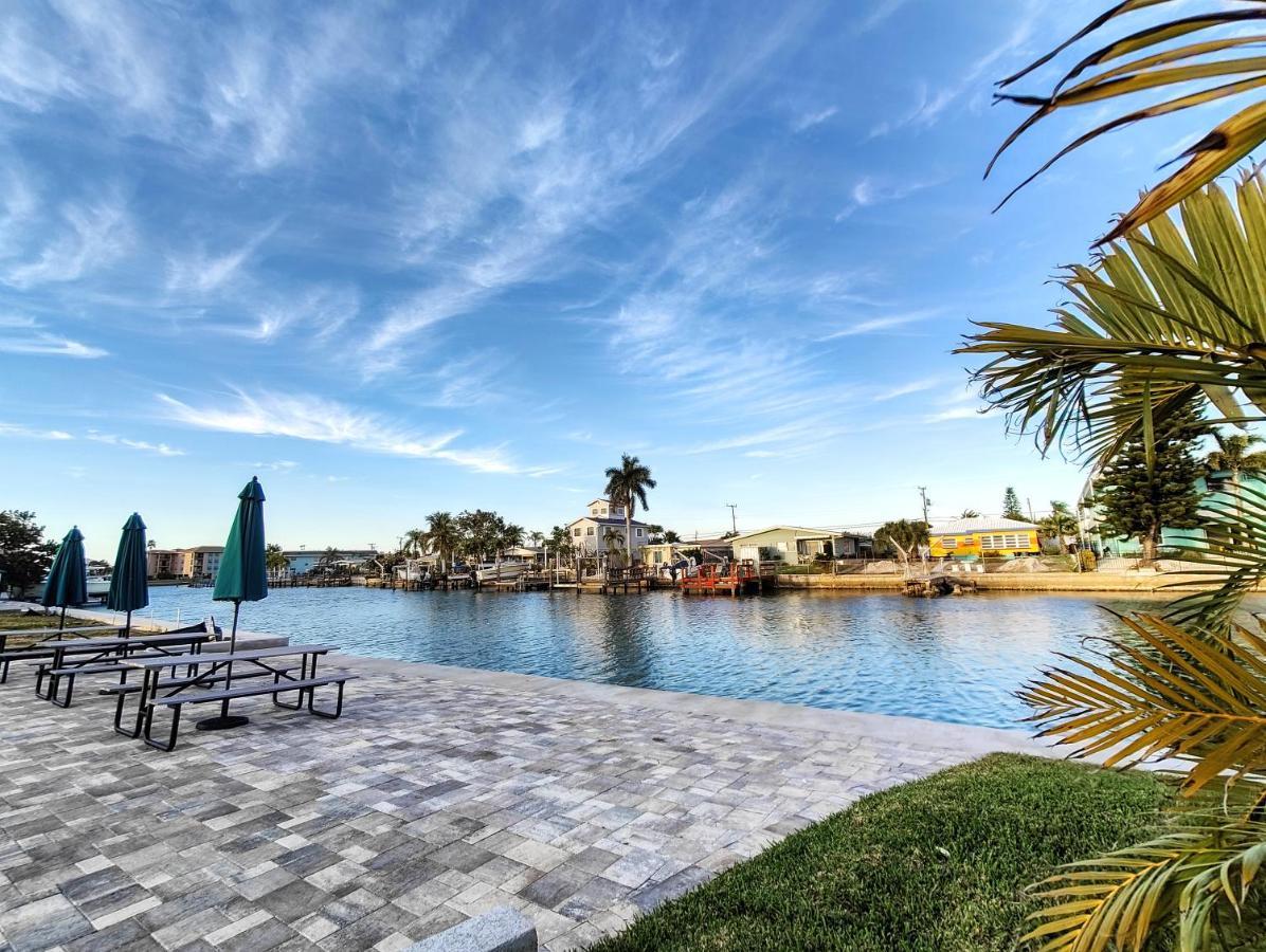 Tahitian Beach Resort Treasure Island Bagian luar foto
