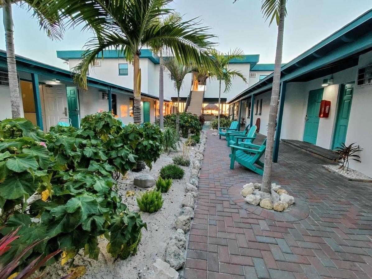Tahitian Beach Resort Treasure Island Bagian luar foto