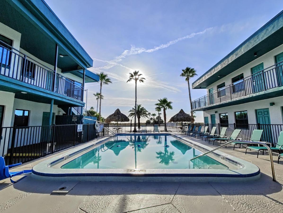Tahitian Beach Resort Treasure Island Bagian luar foto